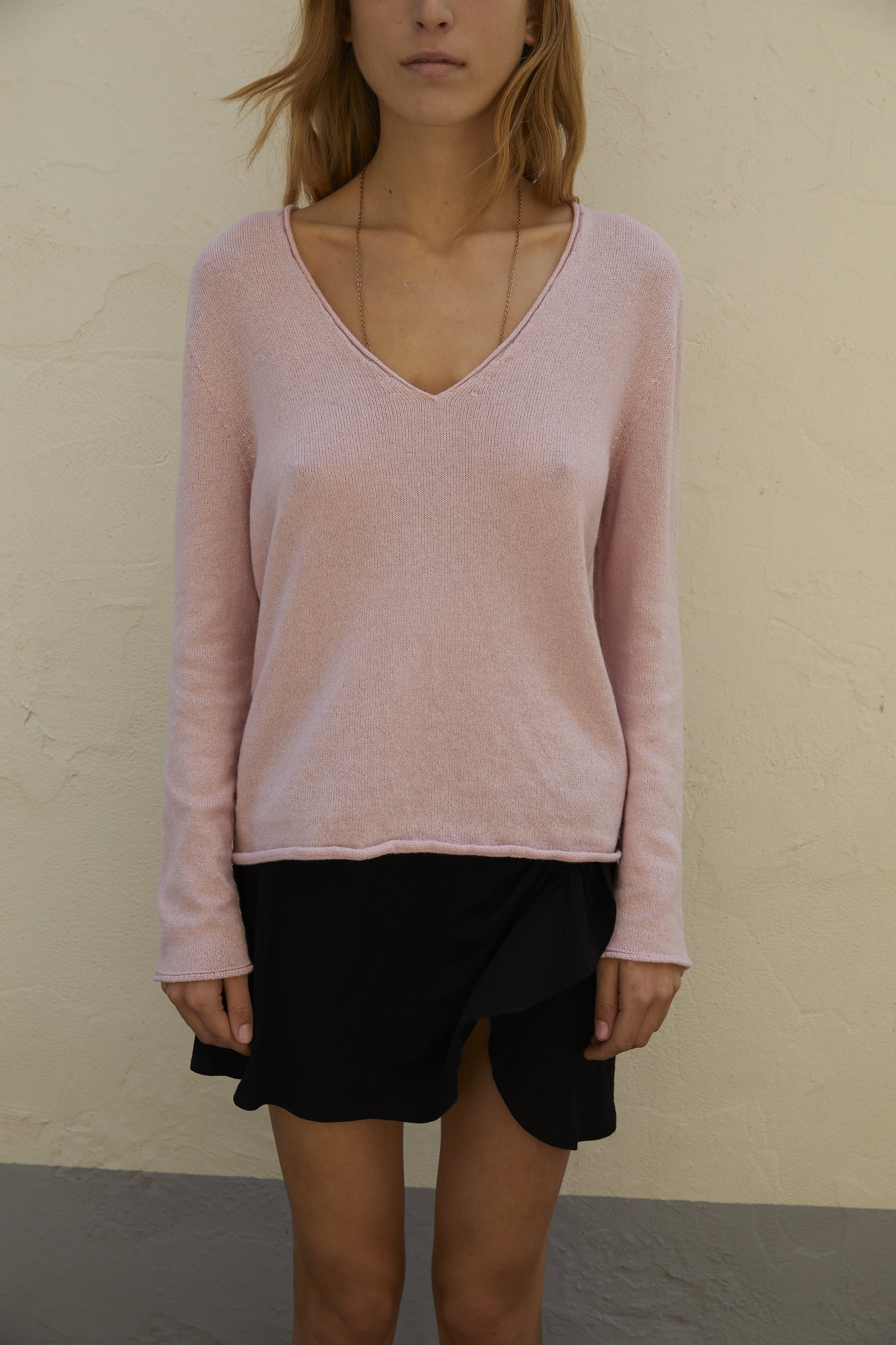 Karin Rocke natural V-neck summer knits natural rose