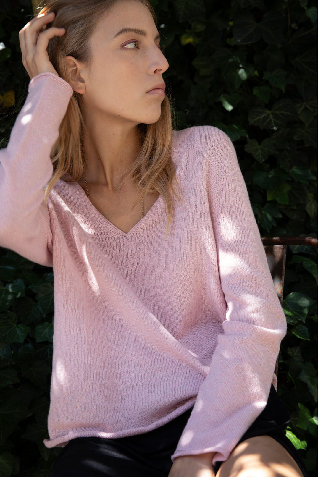 Karin Rocke natural V-neck summer knits natural rose