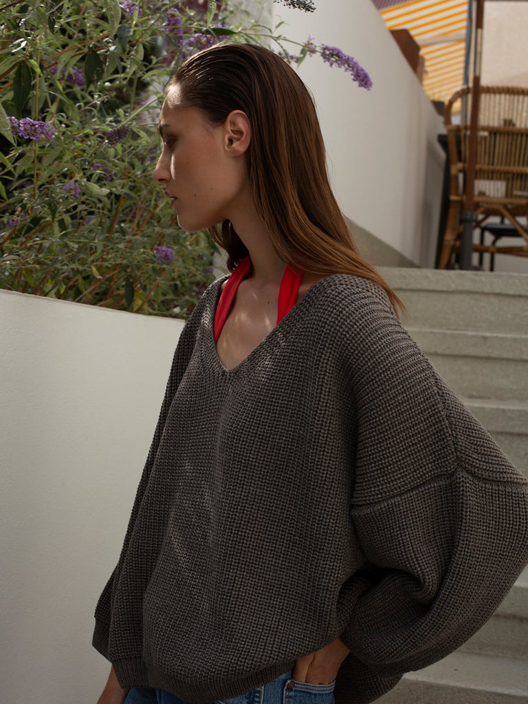 Oversized v-neck in merino wool - www.karinrocke.com