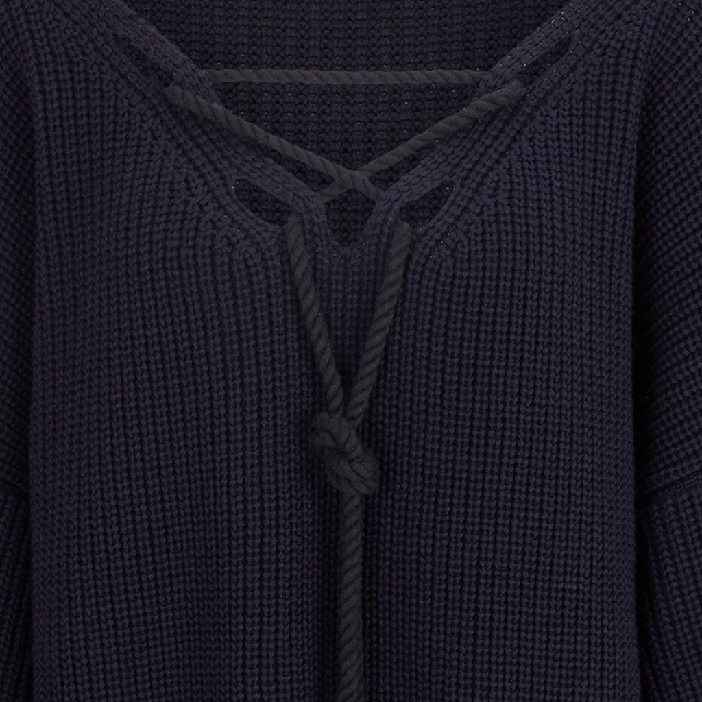 Oversized v-neck in merino wool - www.karinrocke.com