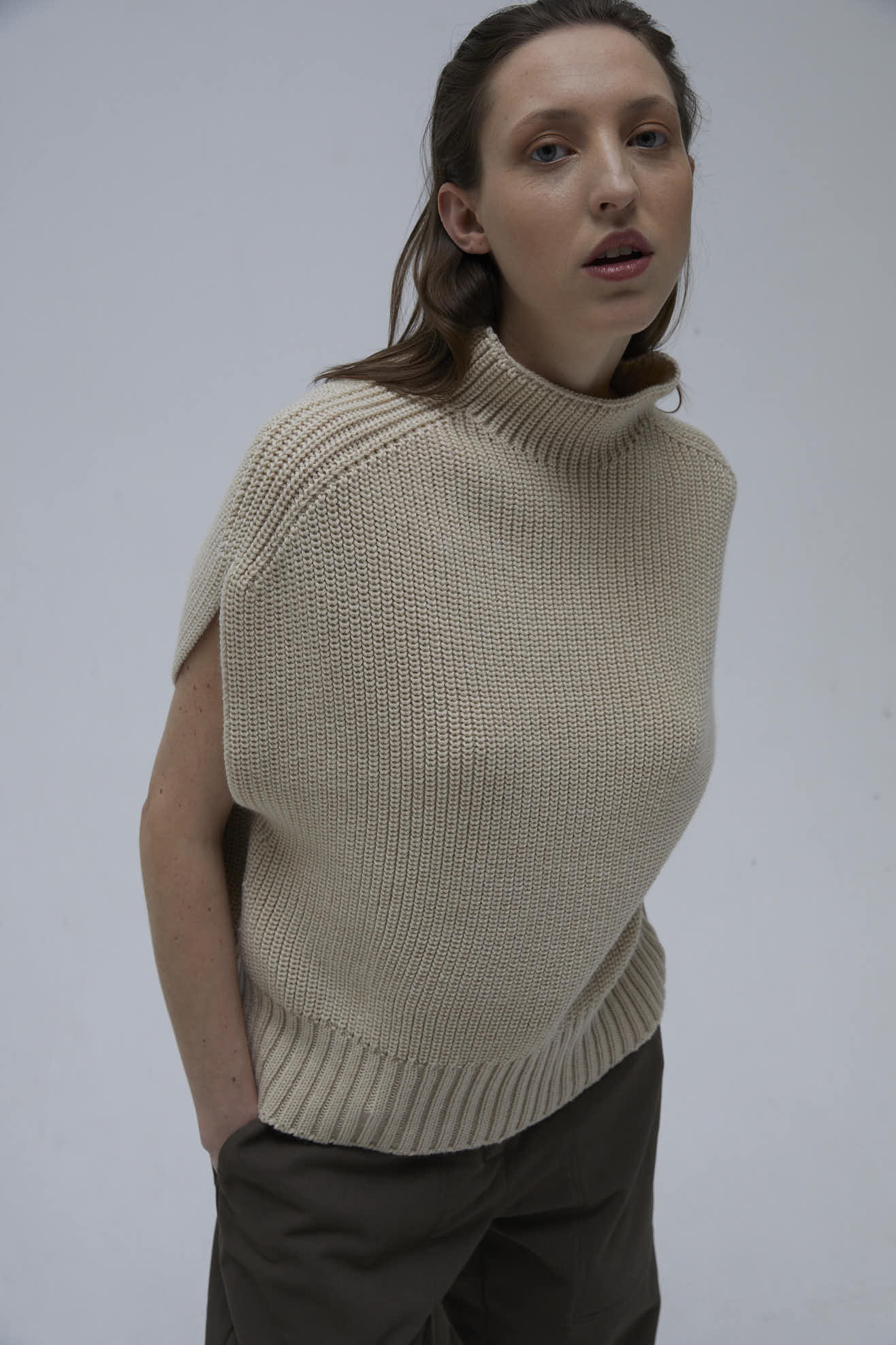 Karin Rocke pullunder in merino wool slip overs soft beige