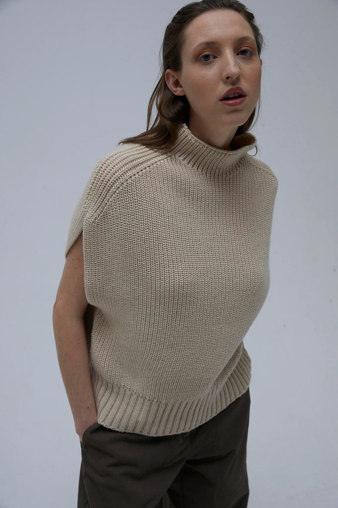 Karin Rocke pullunder in merino wool slip overs soft beige